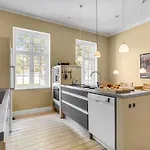 Дом отдыха 8 Bedroom Beautiful In