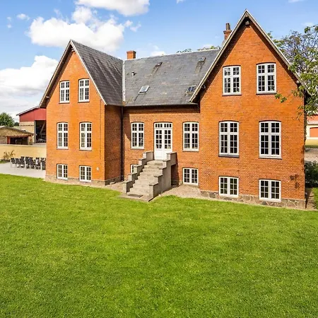 8 Bedroom Beautiful In Prázdninový dům