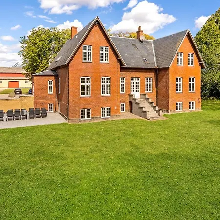 8 Bedroom Beautiful In Hébergement de vacances