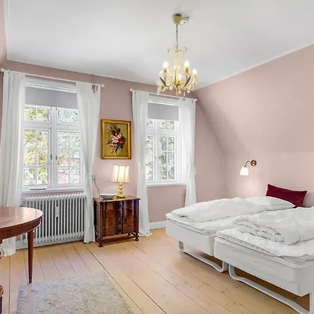 8 Bedroom Beautiful In Prázdninový dům Kvaerndrup
