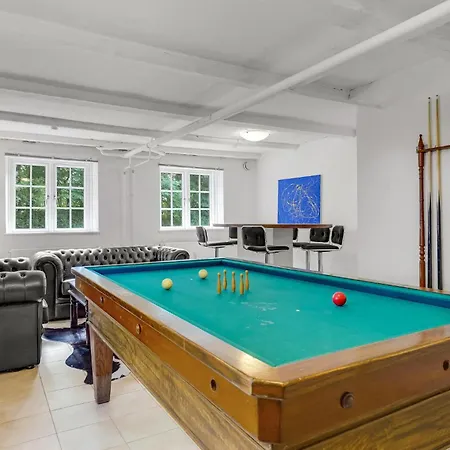 8 Bedroom Beautiful In Prázdninový dům *