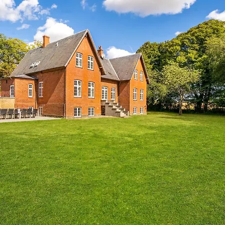 8 Bedroom Beautiful In