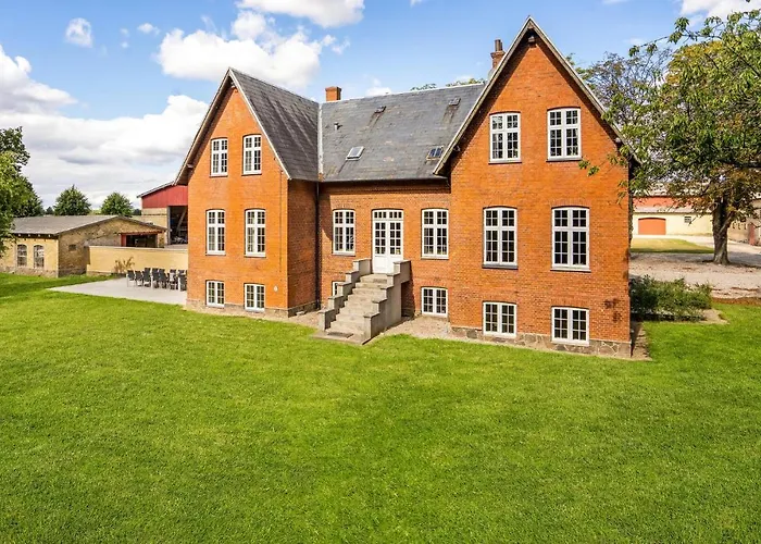8 Bedroom Beautiful In Дом отдыха
