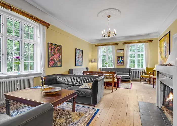 Дом отдыха 8 Bedroom Beautiful In *