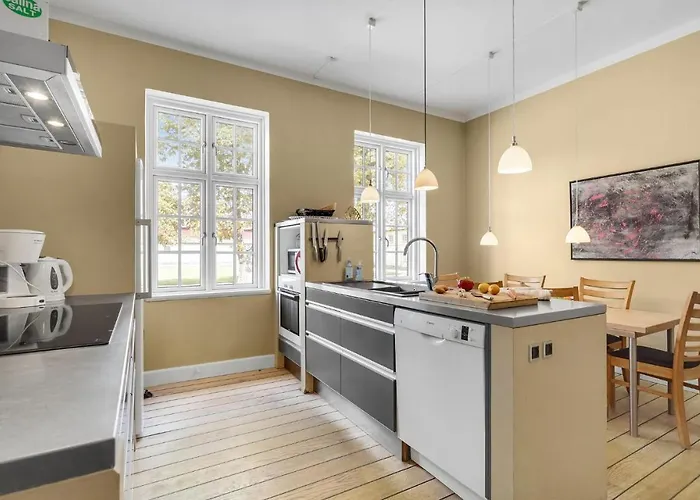 Дом отдыха 8 Bedroom Beautiful In