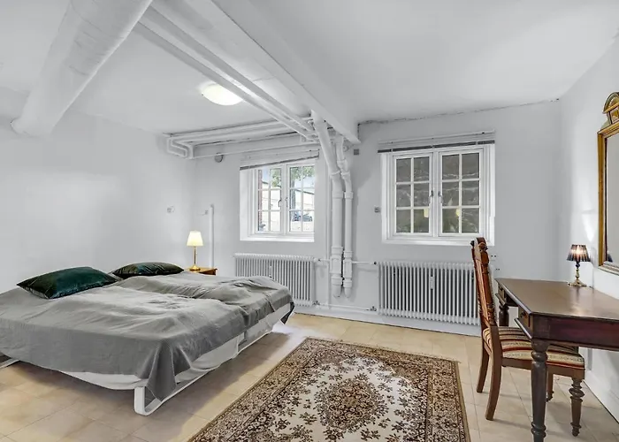 Дом отдыха 8 Bedroom Beautiful In Kvaerndrup