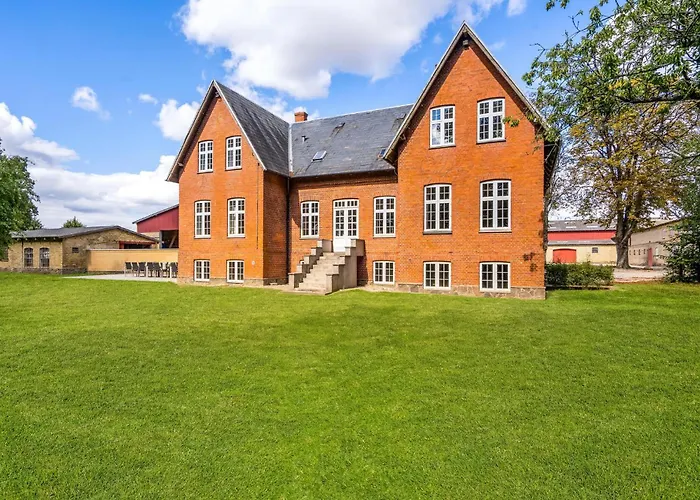 8 Bedroom Beautiful In Дом отдыха Kvaerndrup